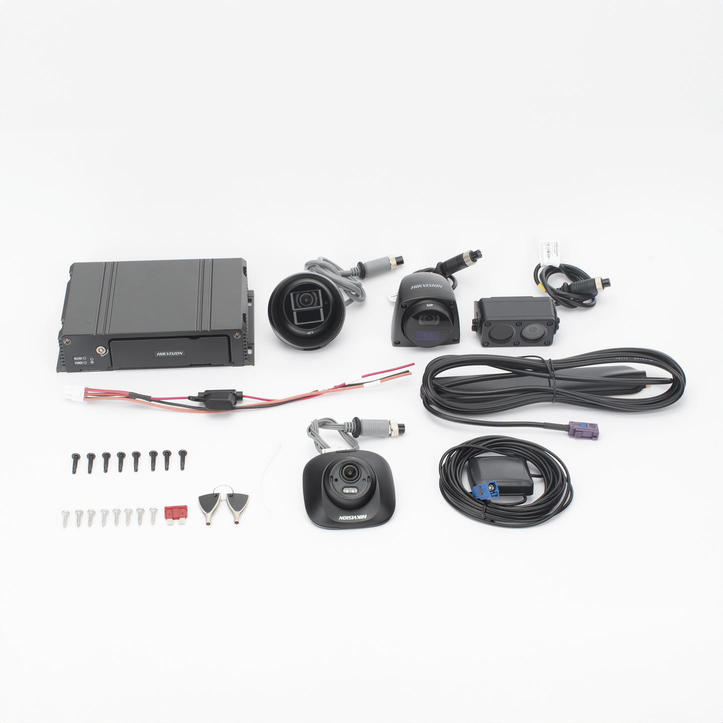 Kit DVR Móvil / 2 Cámaras Interior + 2 Cámaras Exterior / (1080p) / 4 Canales TURBOHD / Tecnología IA Integrada / Soporta 4G / GPS / Sensor G / Soporta 2 Memorias SD (512 GB total) / Alarmas I/O